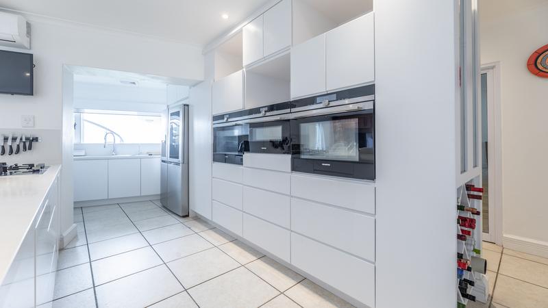 To Let 3 Bedroom Property for Rent in Van Riebeeckstrand Western Cape